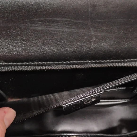 Authentic Gucci Red Wool Shoulder Bag W Twist Lock Flap Closure - Picture 13 of 16